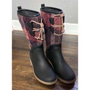 Womens Kamik Abigail Plaid Upper And Rubber Boot Lower Size 8 Burgundy/black